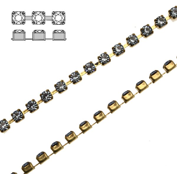 Catena strass, con cristalli Swarovski, base in metallo colore ottone, colore strass LIGHT SAPPHIRE
