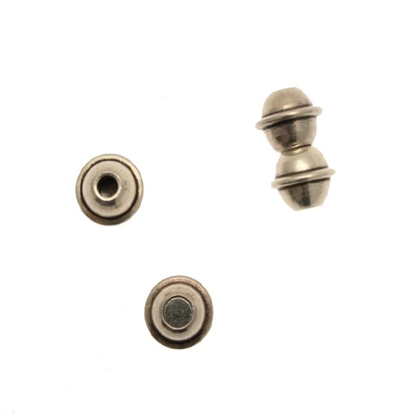 Chiusura a calamita per cordoncino in pelle tubolare, 10x16 mm.
