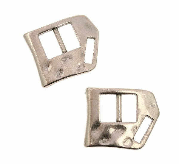 Chiusura per cordoncini o nastri piatti, effetto fibbia, forma rettangolare con un angolo smussato, 30x24 mm.