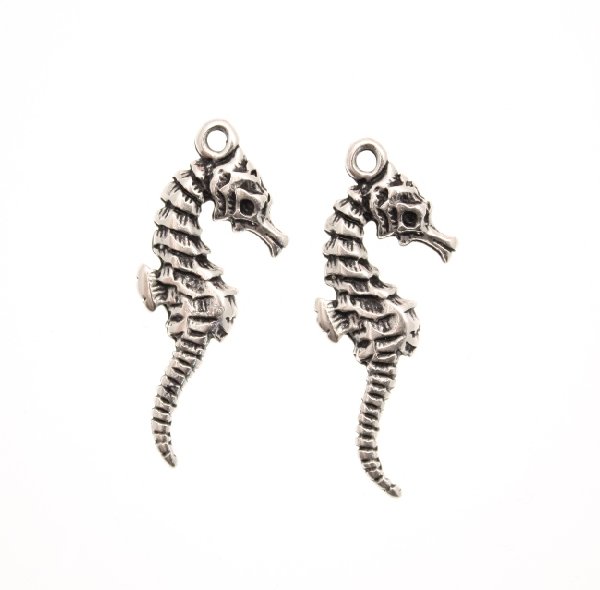 Ciondolo a forma di cavalluccio marino piccolo 30x14 mm.