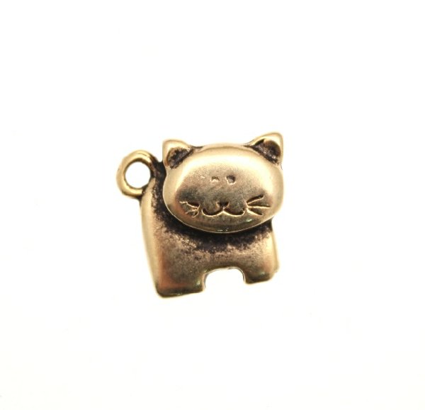Ciondolo a forma di gatto liscio piatto stilizzato 14x15 mm.