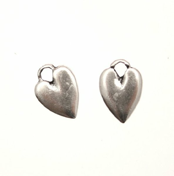 Ciondolo a forma di cuore medio liscio con un anello 10x14 mm.