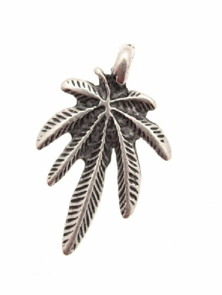 Ciondolo a forma di foglia di Marijuana grande 25 mm.