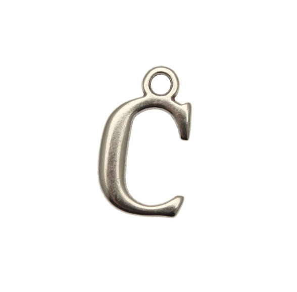 Ciondolo a forma di lettera "C", 9x16 mm.
