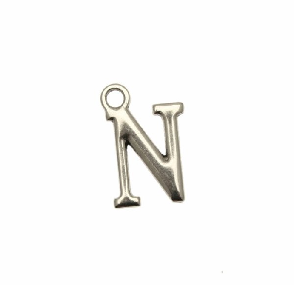 Ciondolo a forma di lettera "N", 10x16 mm.
