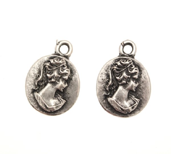 Ciondolo a forma di medaglia tonda a cameo 16 mm.
