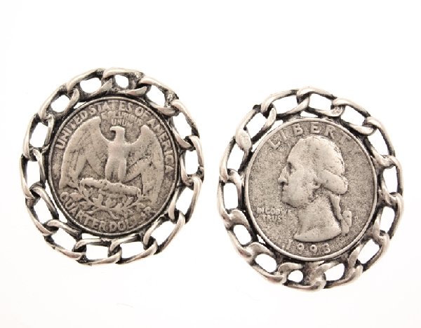Ciondolo a forma di medaglia con catena attorno e aquila 23 mm.