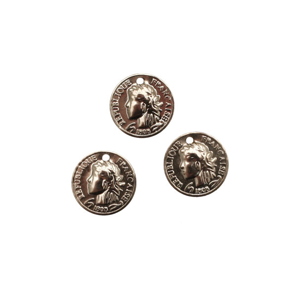 Ciondolo a forma di medaglia con disegno medaglia francese, 12 mm.
