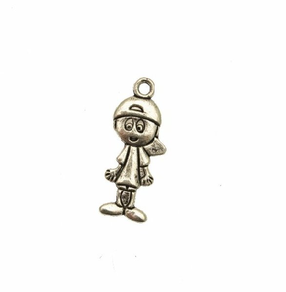 Ciondolo a forma di bambino con il cappellino, 12x23 mm.