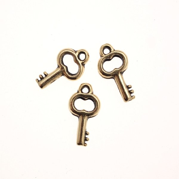 Ciondolo a forma di chiave corta mignon liscia 15x8 mm.