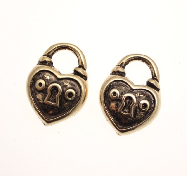 Ciondolo a forma di lucchetto cicciotto a cuore grosso 17x22 mm.