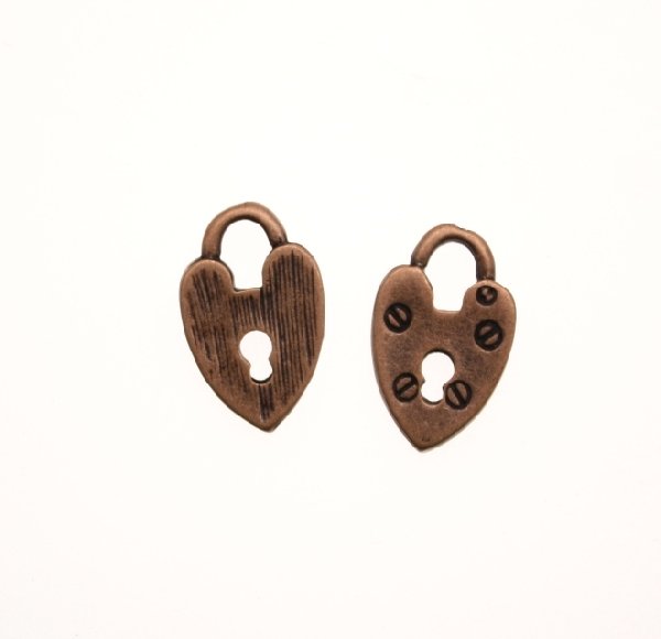 Ciondolo a forma di lucchetto a cuore piatto 15x12 mm.