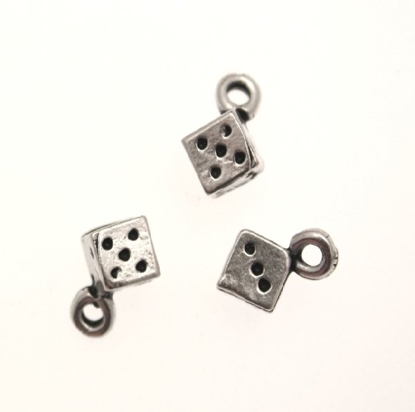 Ciondolo a forma di dado piccolo 5 mm.