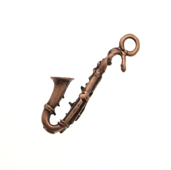 Ciondolo a forma di sax 14x26 mm.