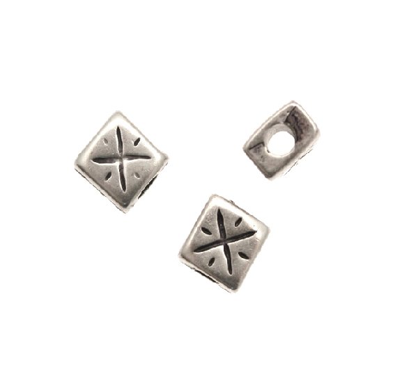 Distanziatore quadrato piatto con disegno a X, 9x9 mm.