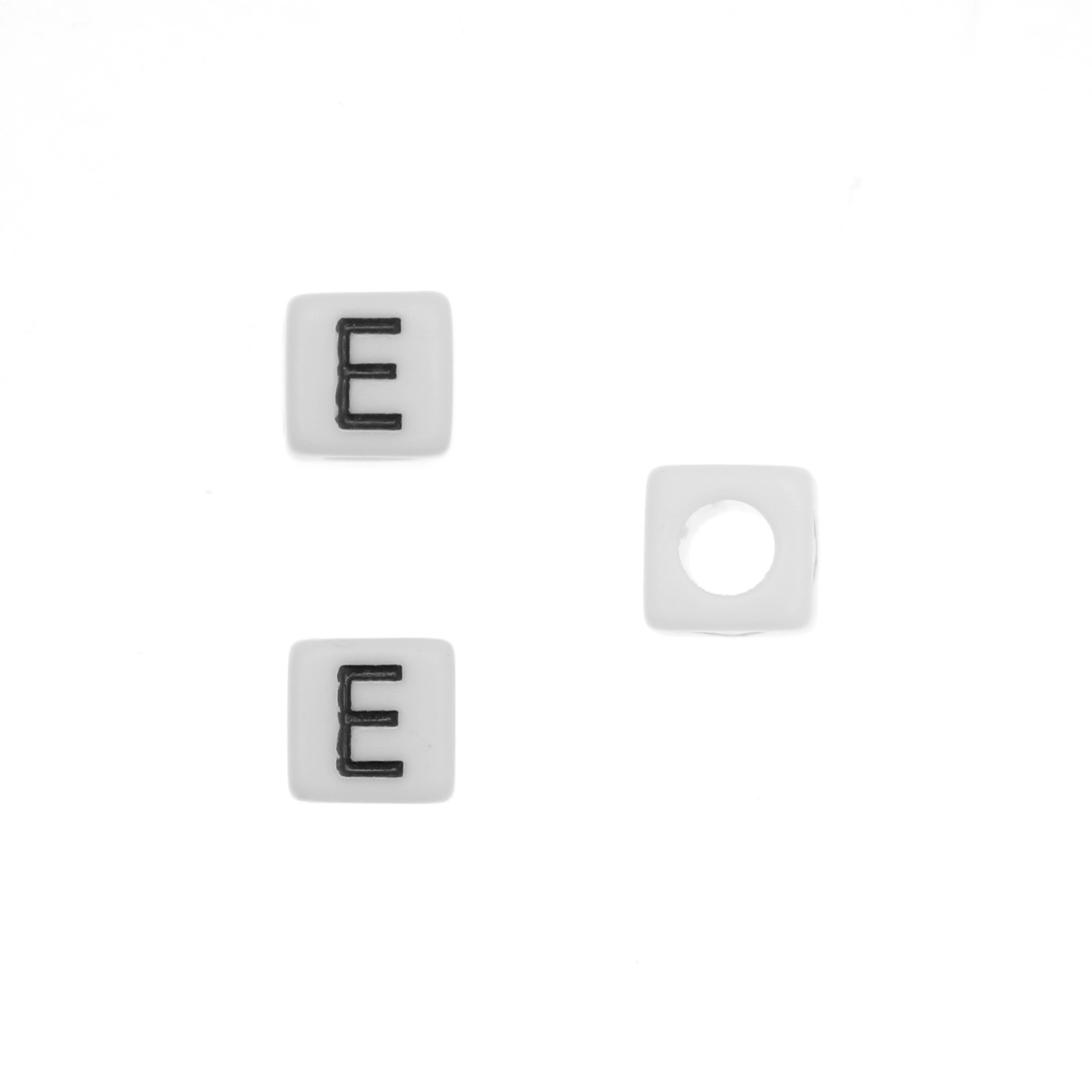 Distanziatore quadrato in resina con disegno lettera "E", 7 mm.