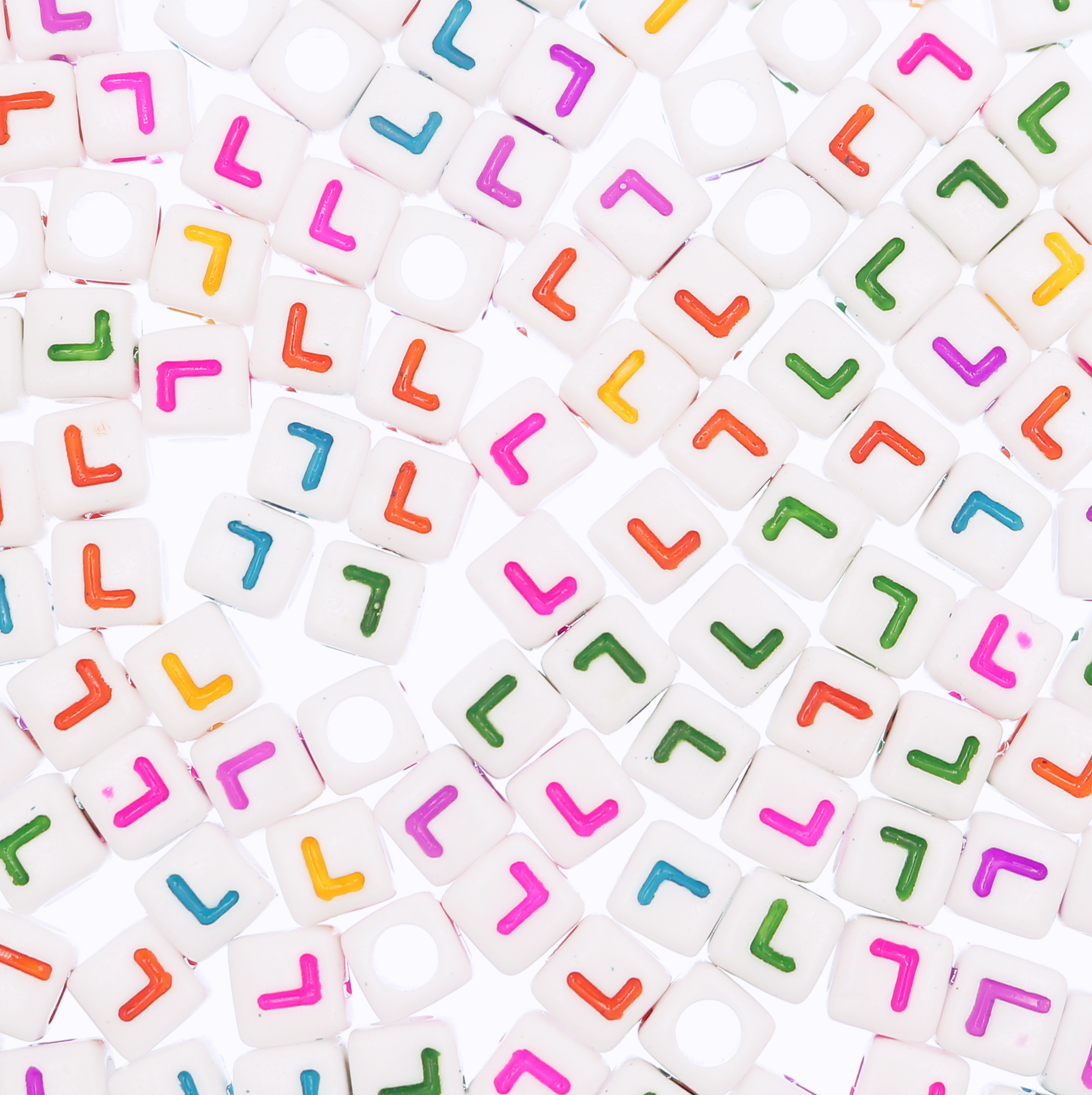 Distanziatore a Cubo con disegno lettera "L", 7mm., in resina bianca e lettera colorata