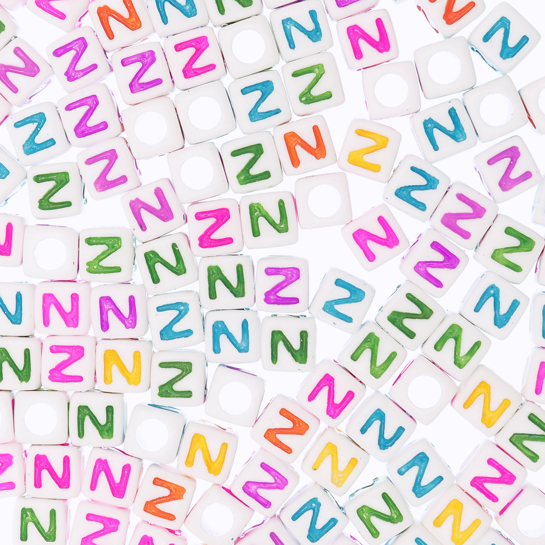 Distanziatore a Cubo con disegno lettera "N", 7mm., in resina bianca e lettera colorata
