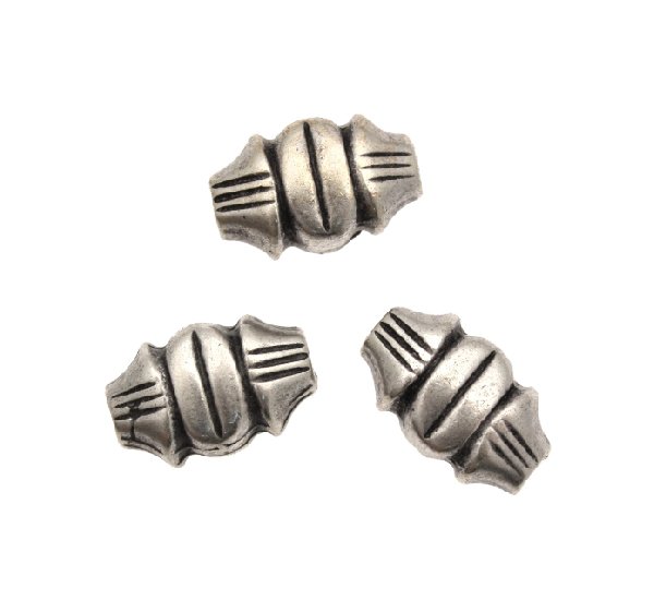 Distanziatore a rombo allungato con righe, 15x9 mm.