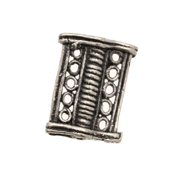 Distanziatore rettangolare piatto traforato a cerchi sui lati e spirale centrale, 20x23 mm.