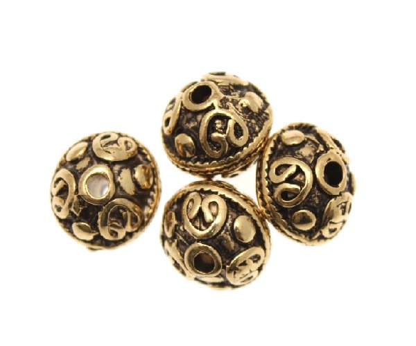 Distanziatore a palla disegnata a riccioli e pallini e doppia riga zigrinata centrale, 10x12 mm.