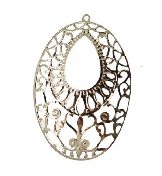 Filigrana ovale leggermente bombata, traforata a riccioli, e foro interno a goccia, e anello in alto, 46x64 mm.