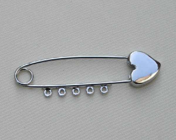 Spilla da balia con lavorazione in punta a cuore e 5 anelli 55 mm.