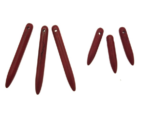 Elemento in pietra dura Howlite, a forma di dente allungato, forato in alto, colore BORDEAUX EFFETTO MARMO