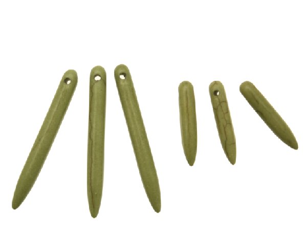 Elemento in pietra dura Howlite, a forma di dente allungato, forato in alto, colore VERDE PISTACCHIO CHIARO EFFETTO MARMO