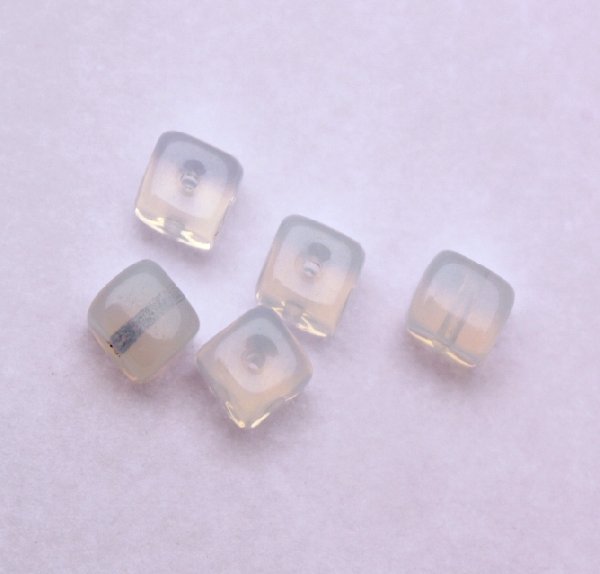 Cubo, 5x5 mm., Bianco Opale
