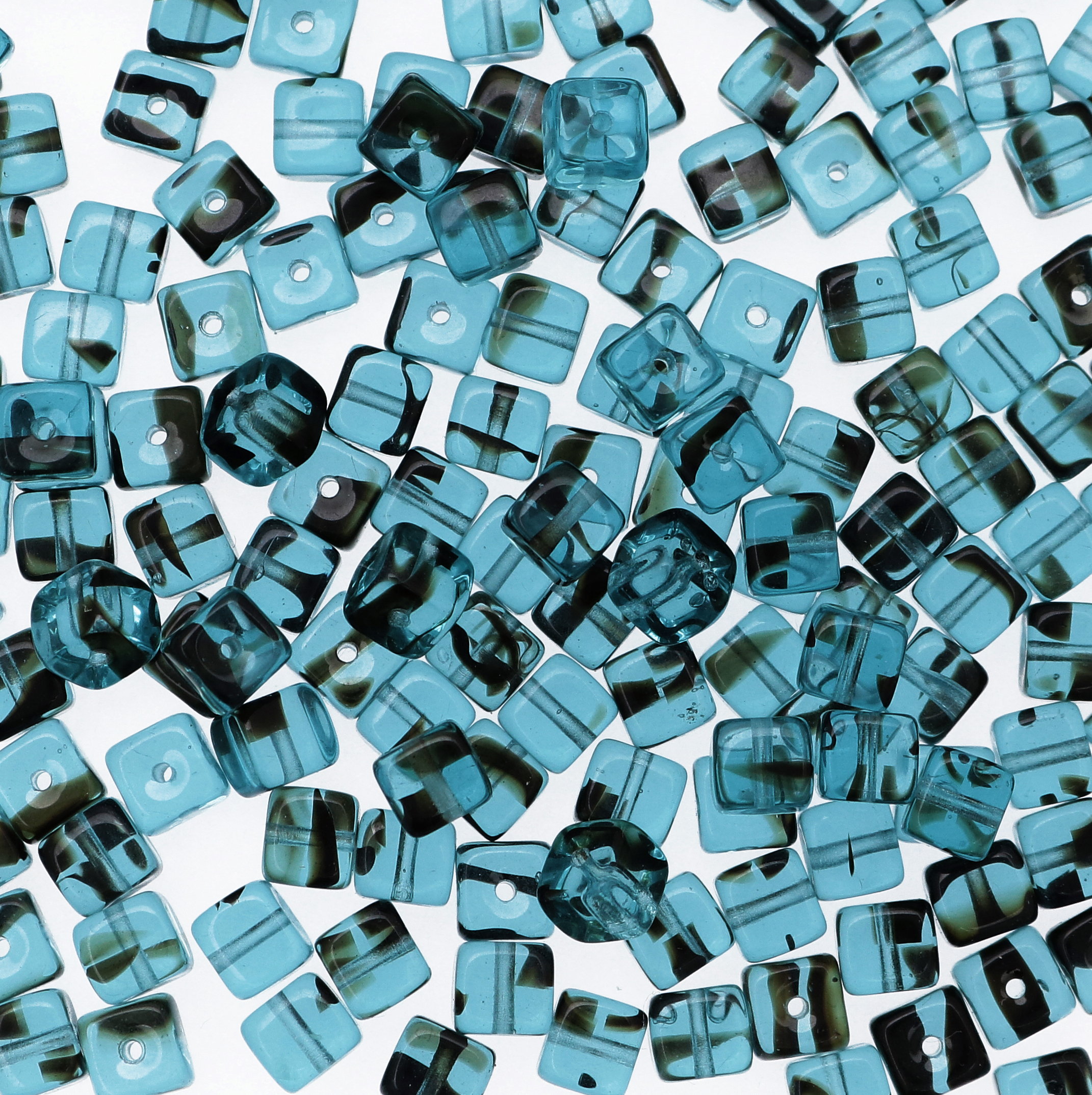 Cubo, 5x5mm., Indicolite striato con marrone
