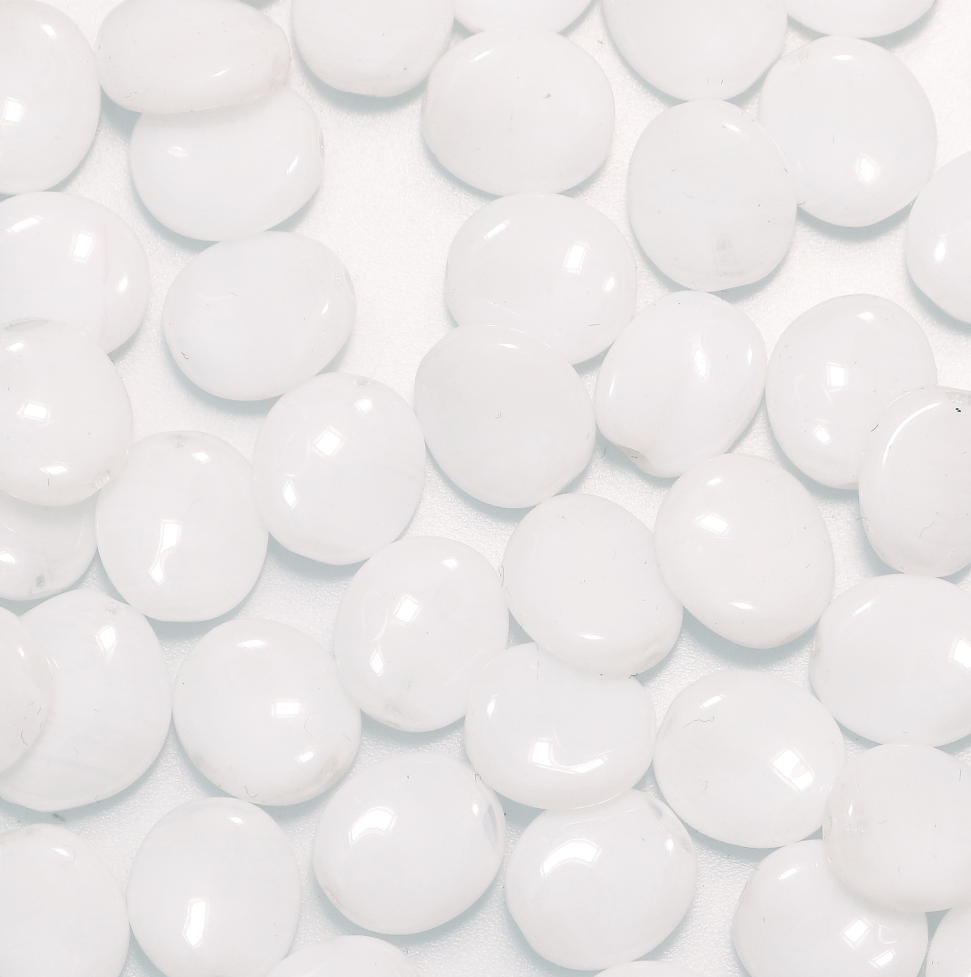 Elica, 12x10 mm., Bianco latte poco sfumato