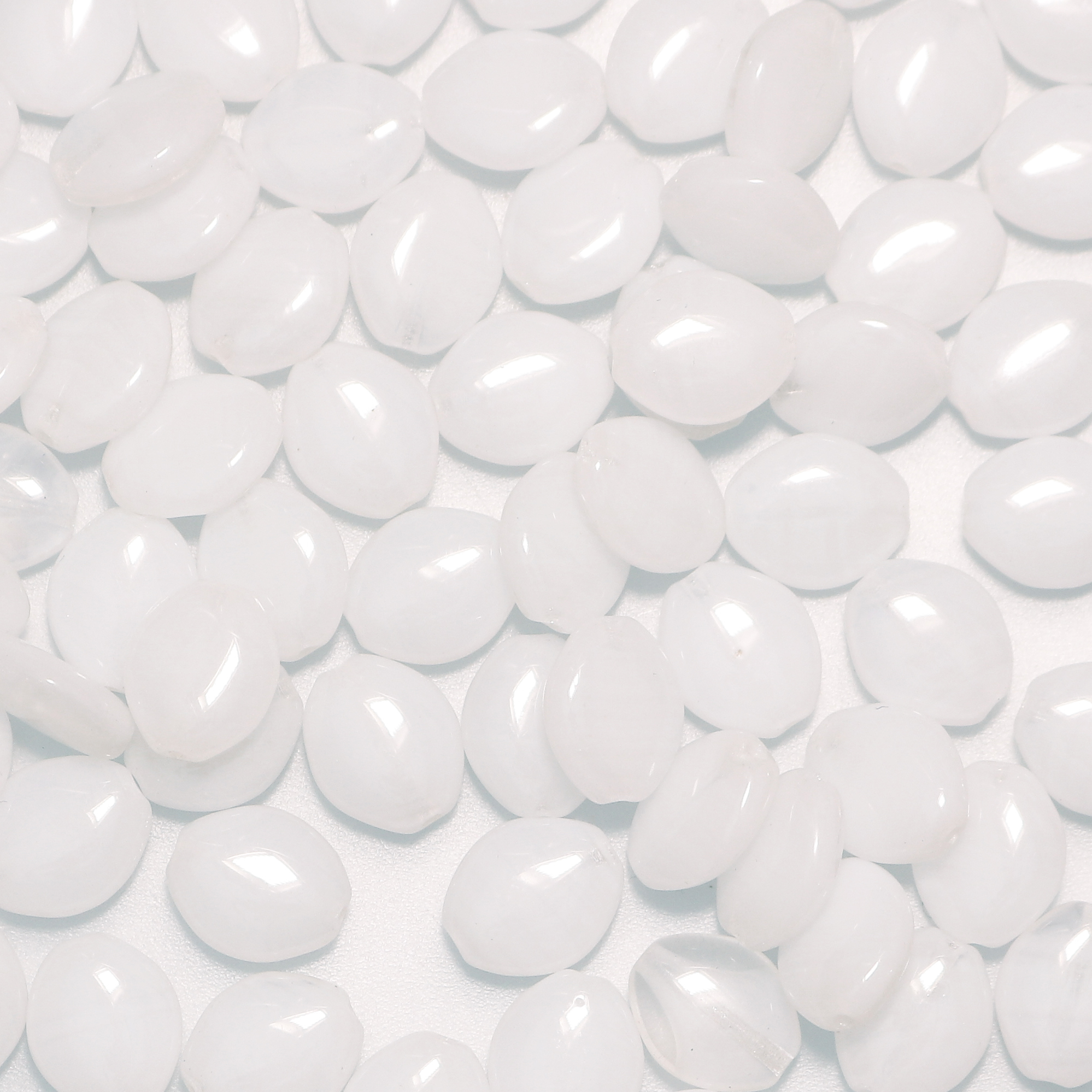 Semino, 10x8 mm., Bianco latte poco sfumato
