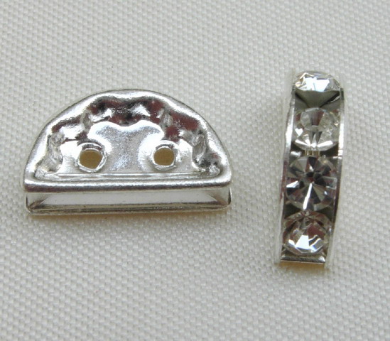 Ponte strass curvo con 2 fori e strass color Crystal, 13 mm.