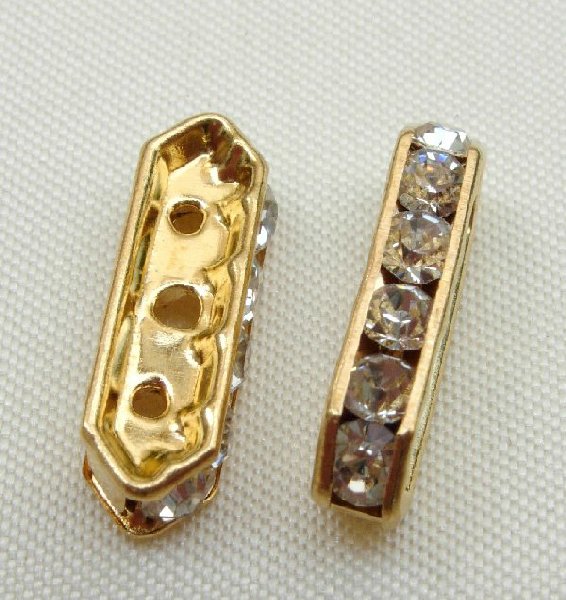 Ponte strass piatto con 3 fori, 21 mm., colore strass Crystal, colore base Oro lucido