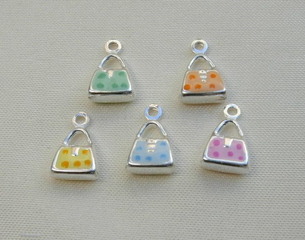 Ciondolo smaltato a forma di borsina puntinata con chiusura a barra 8,5x7,5 mm, Argento lucido 925