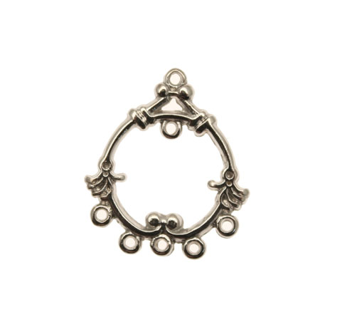 Cerchio lavorato per orecchino, largo 23 mm., lungo 26 mm.,