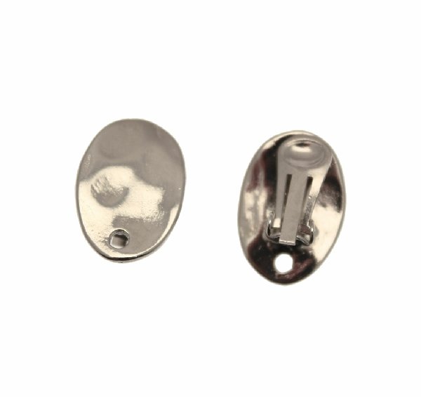 Clips ovale, martellata, larga 14 mm., lunga 20 mm.