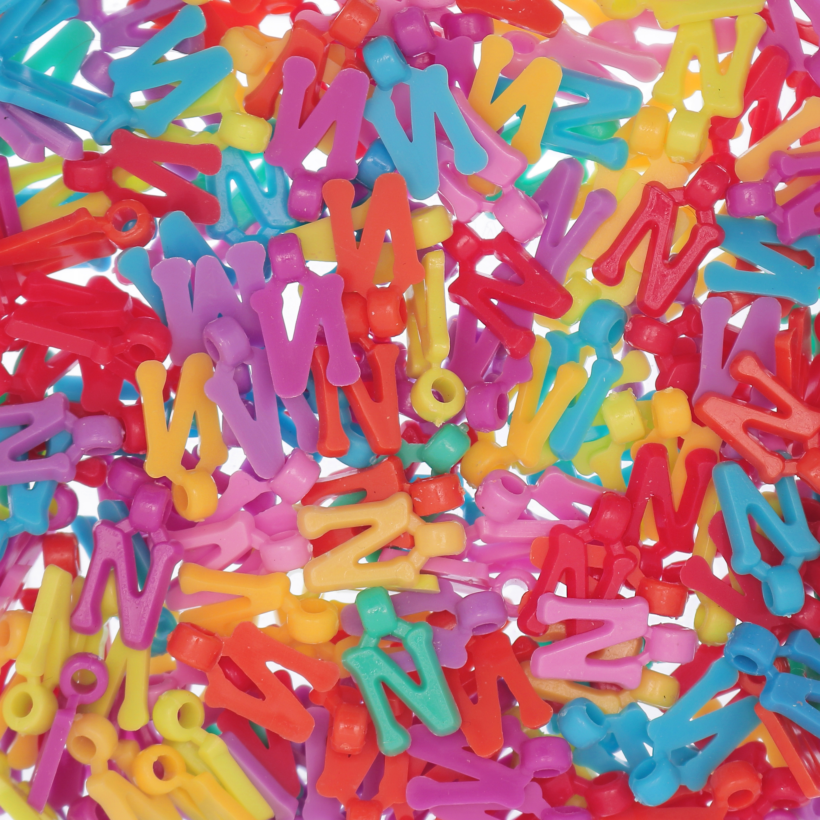 Ciondolo in Plastica Lettera "N" 18x9mm.