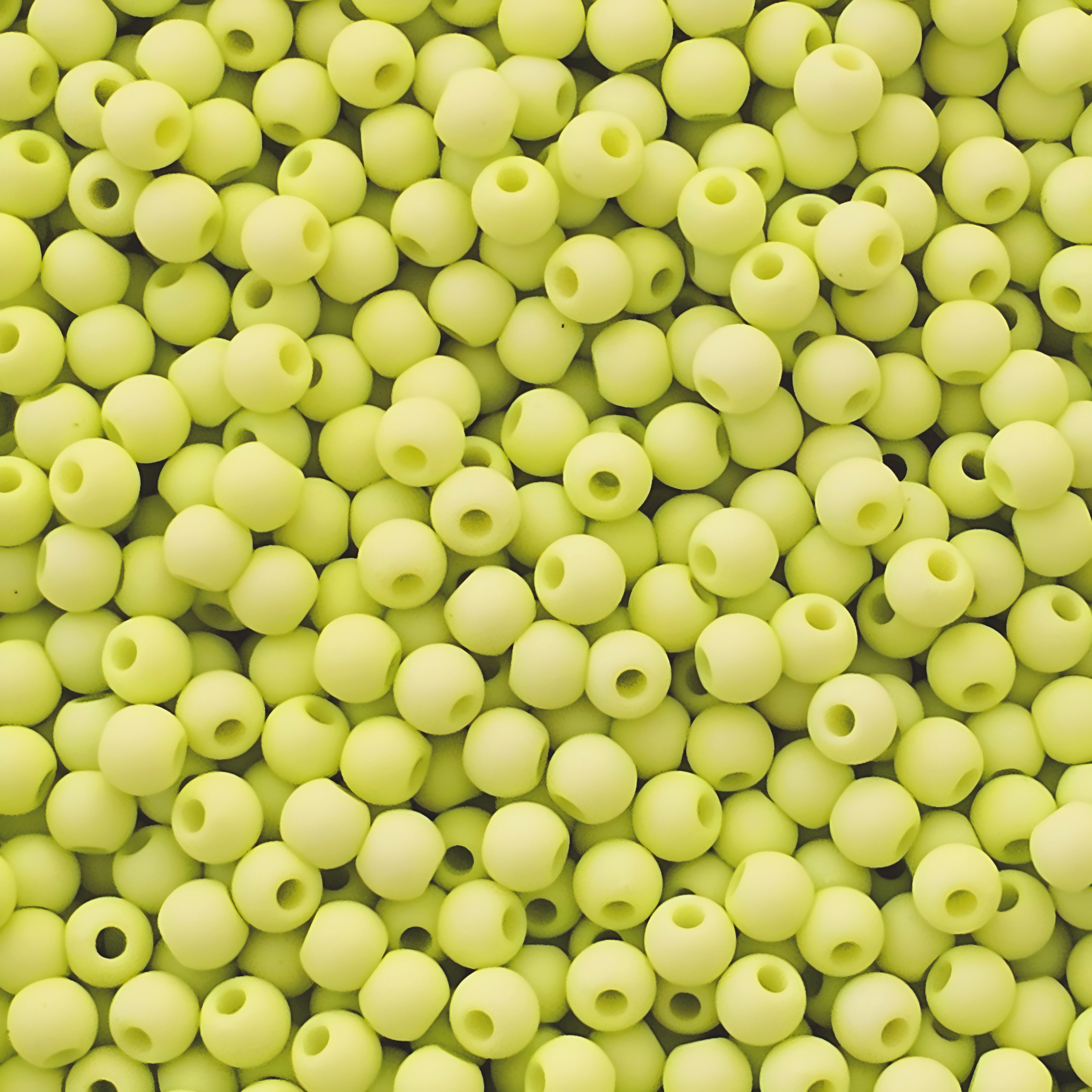 Confezione da 150 pezzi di Palline lisce opache in resina, da 4 mm., colore Lime