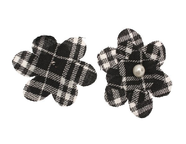 Fiore in stoffa scozzese con perla centrale e anellino sul dietro, 7 cm., sui toni del nero