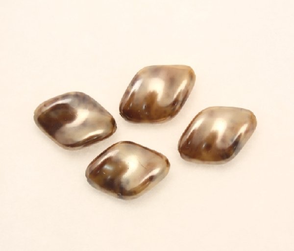 Perla in vetro effetto perlato MACCHIATE, rombo elica 19x13 mm., color Nocciola e marrone scuro
