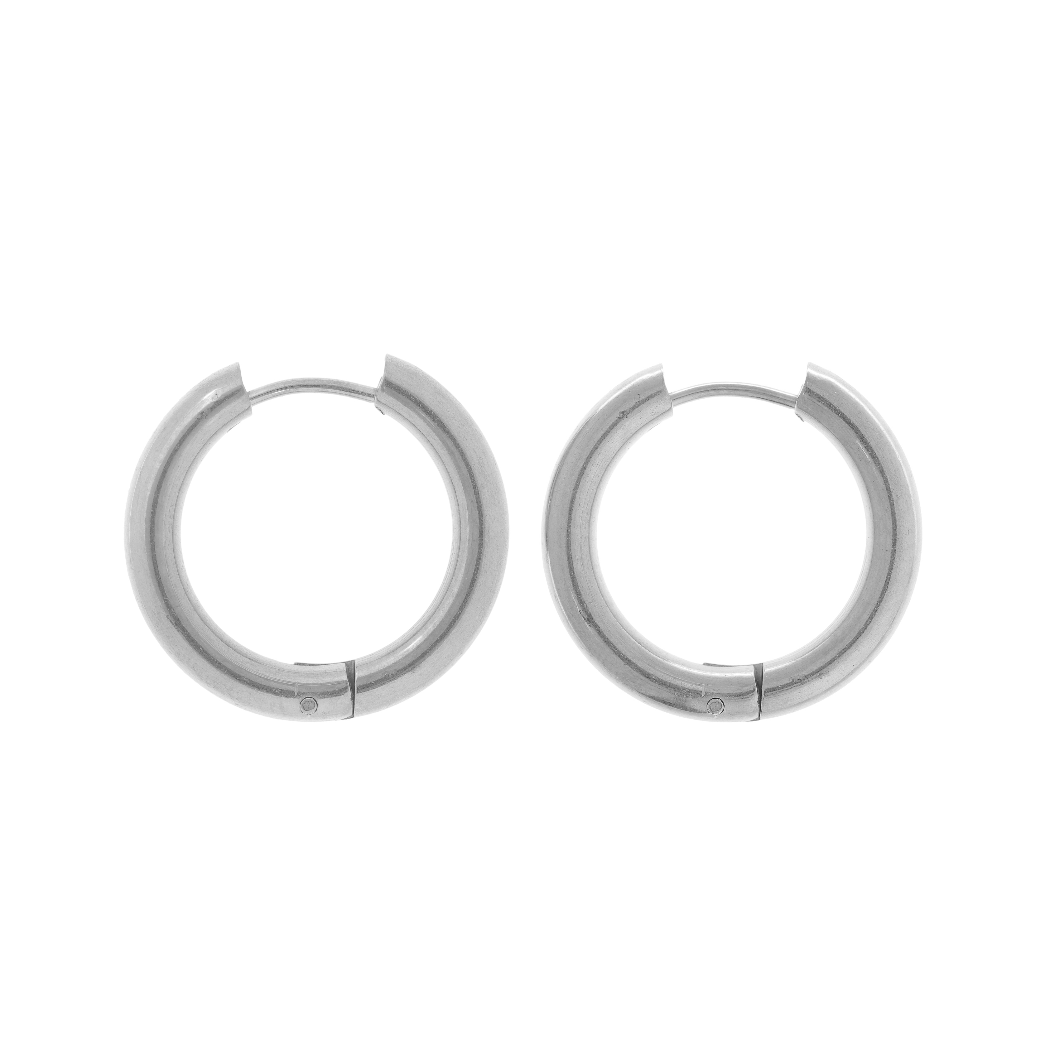Orecchino a cerchio, in Acciaio, con chiusura ad incastro, diametro 23 mm., spessore 4.8 mm.