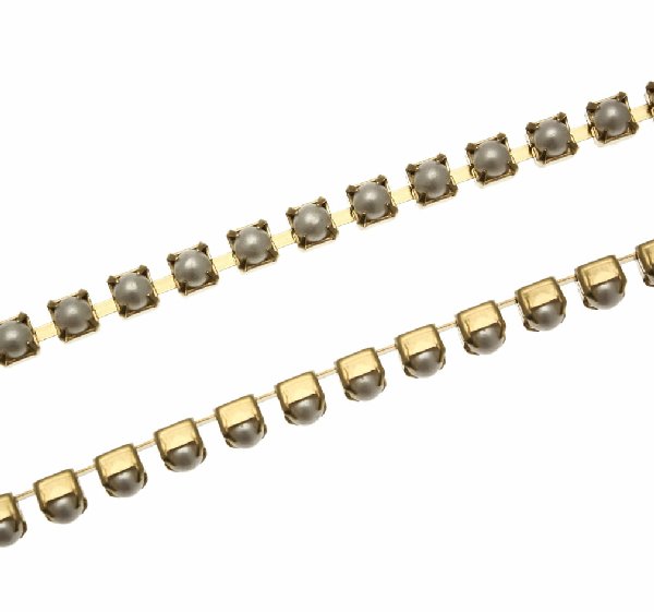 Catena di perle, non swarovski, base in metallo colore ottone, colore perla WHITE
