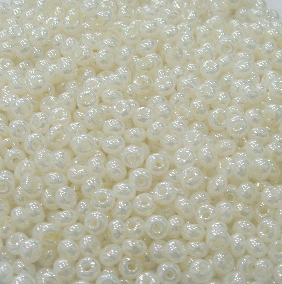 Conteria in vetro, dimensione 4,5x3mm., colore Avorio perlato