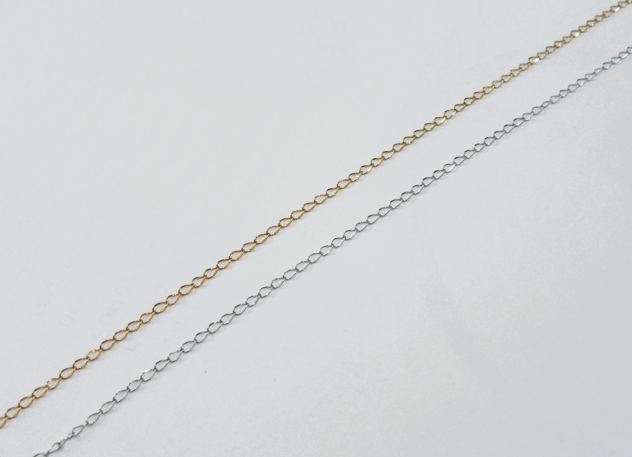 Catena grumetta allungata piatta, in acciaio, dimensione anello 3,2x1,8 mm.
