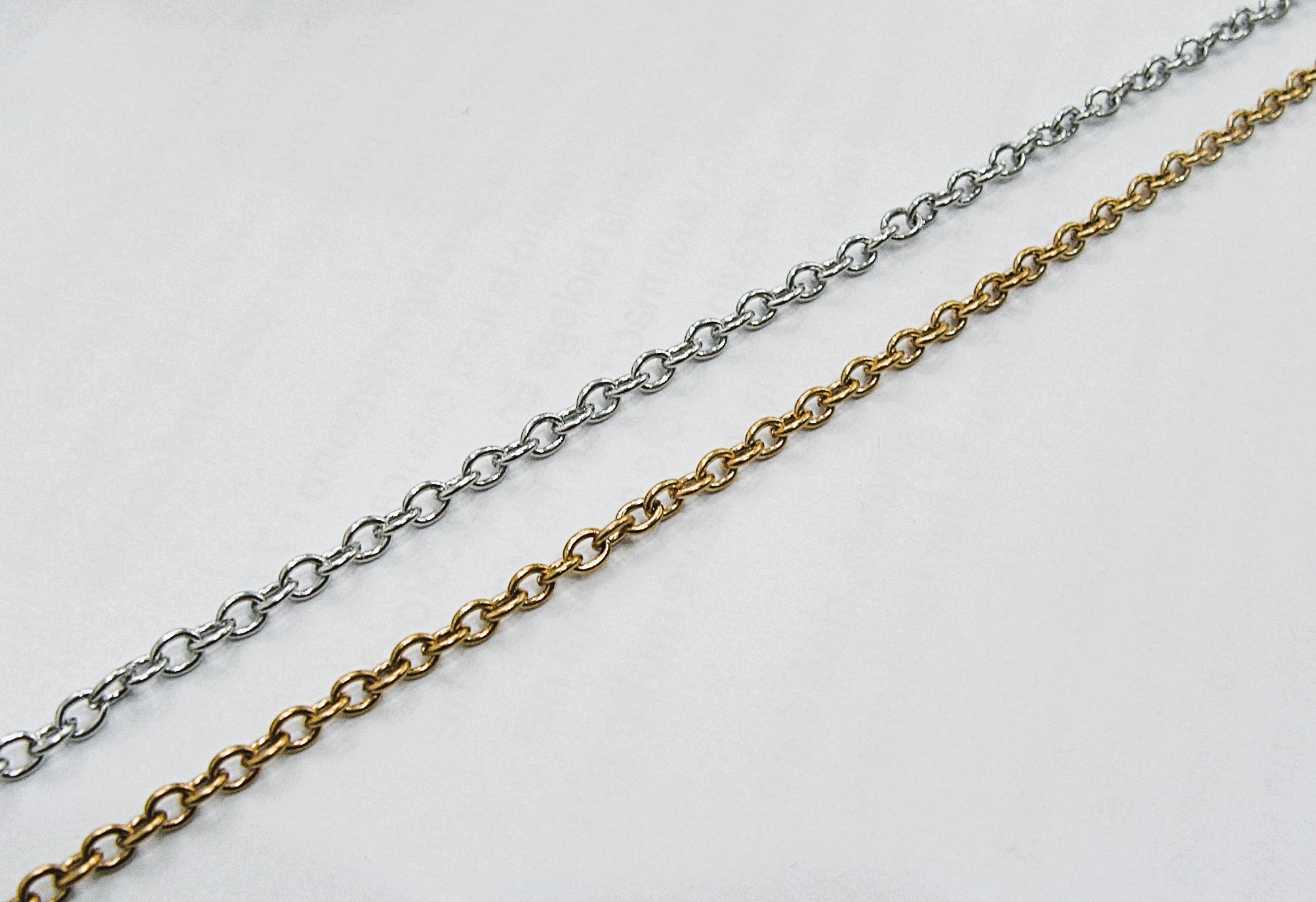 Catena Ovale, in Acciaio, diametro dell'anello 4x3 mm.