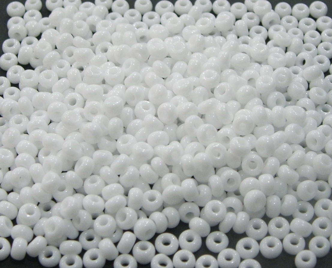 Conteria in vetro, 3x2 mm., colore Bianco opaco