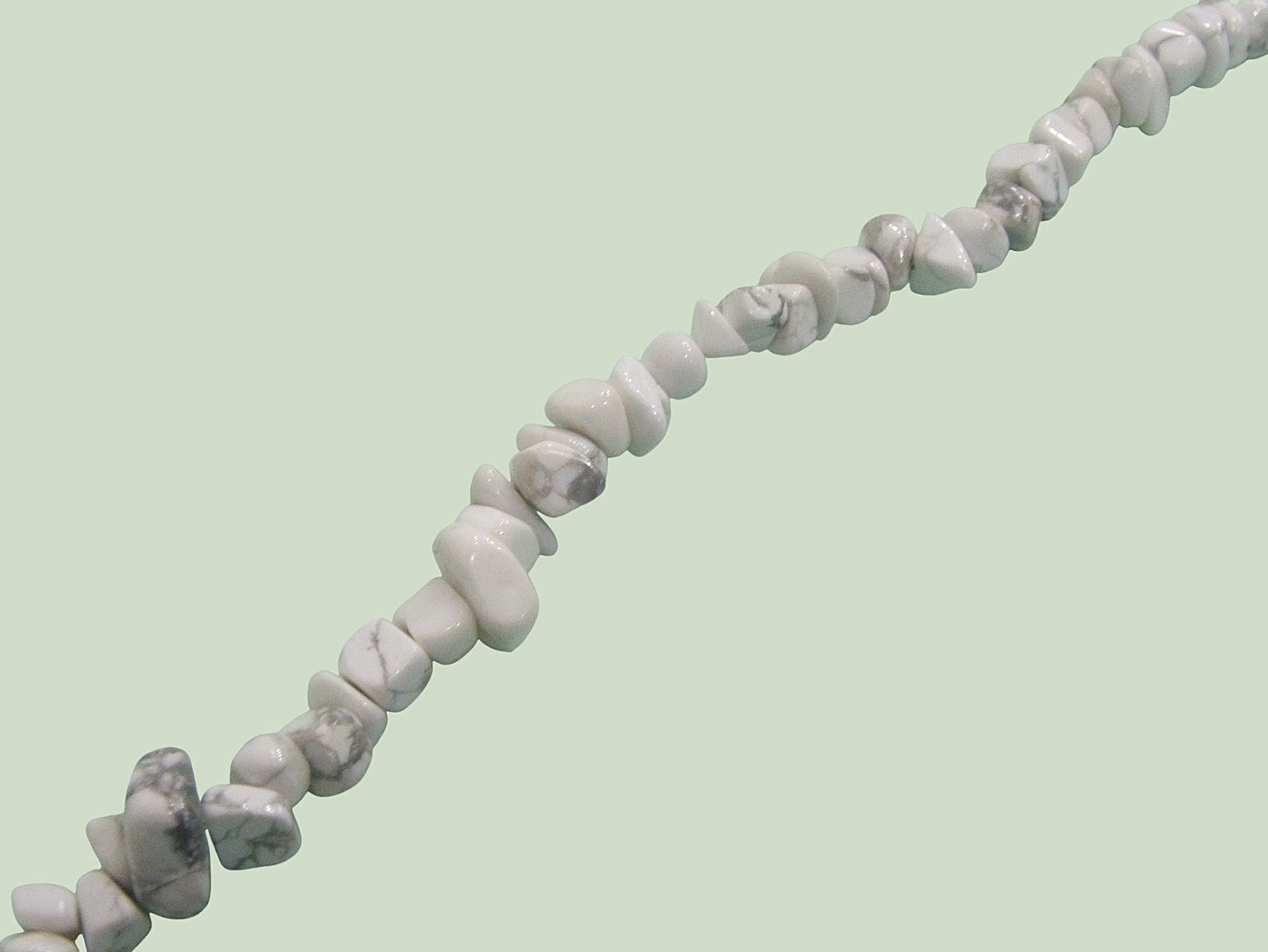 Chips in pietra dura, Howlite
